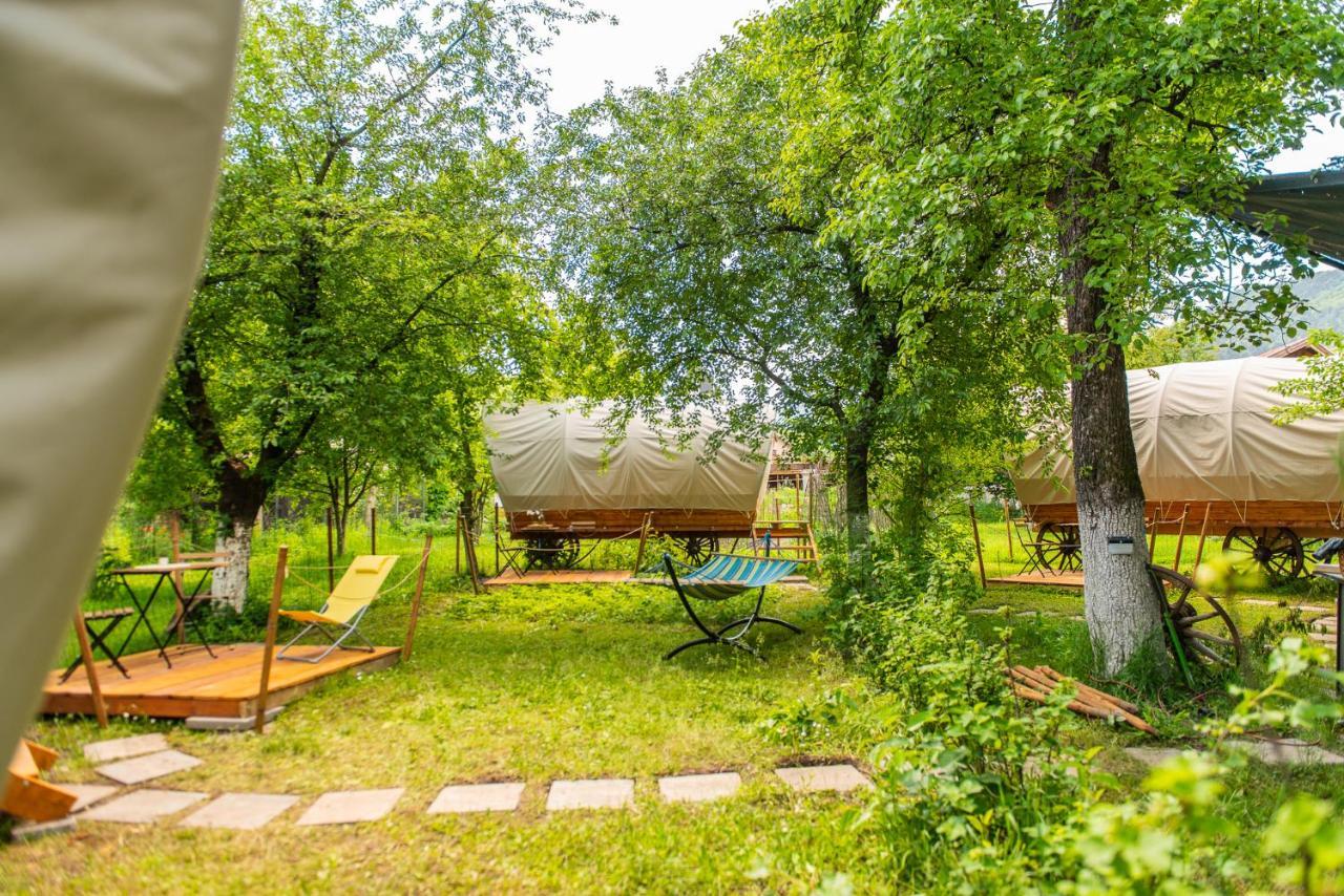 Dragonfly Gardens - The Wagons Hotel Brasov Ngoại thất bức ảnh
