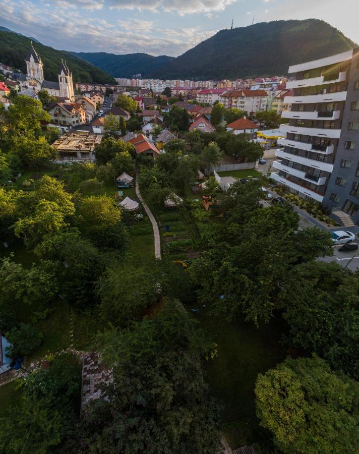 Dragonfly Gardens - The Wagons Hotel Brasov Ngoại thất bức ảnh