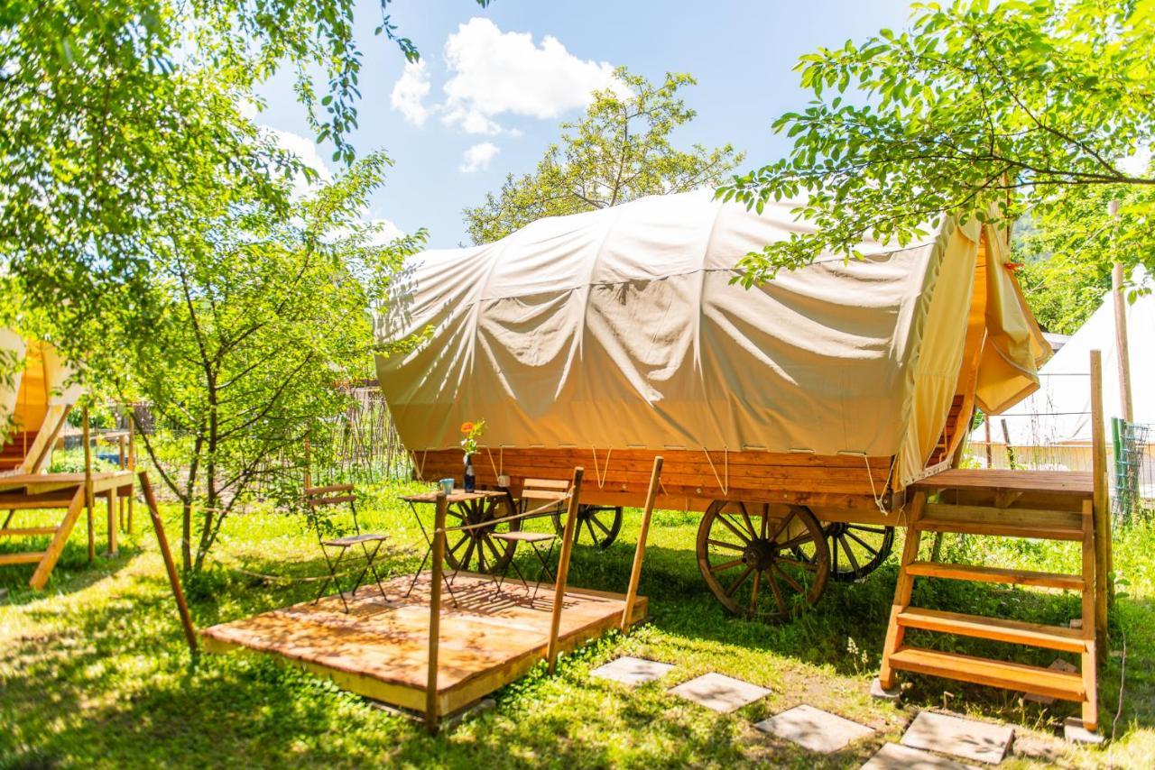 Dragonfly Gardens - The Wagons Hotel Brasov Ngoại thất bức ảnh