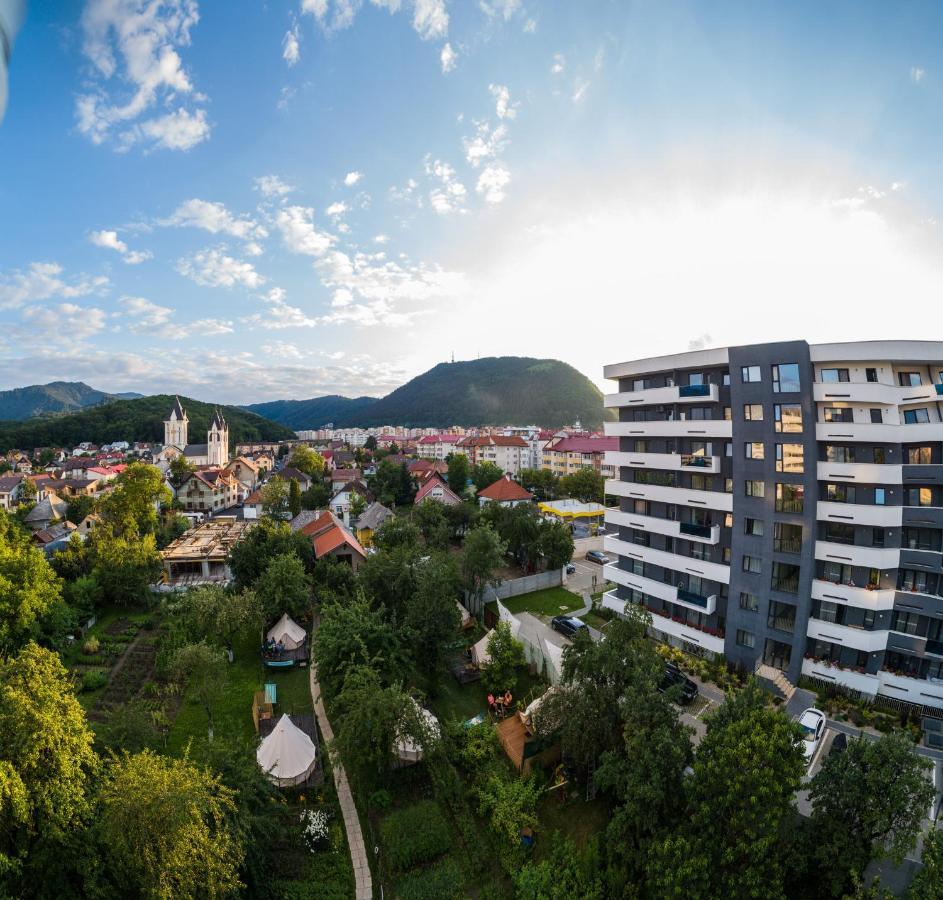 Dragonfly Gardens - The Wagons Hotel Brasov Ngoại thất bức ảnh
