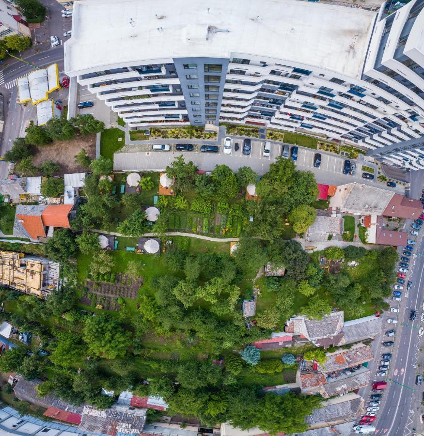 Dragonfly Gardens - The Wagons Hotel Brasov Ngoại thất bức ảnh