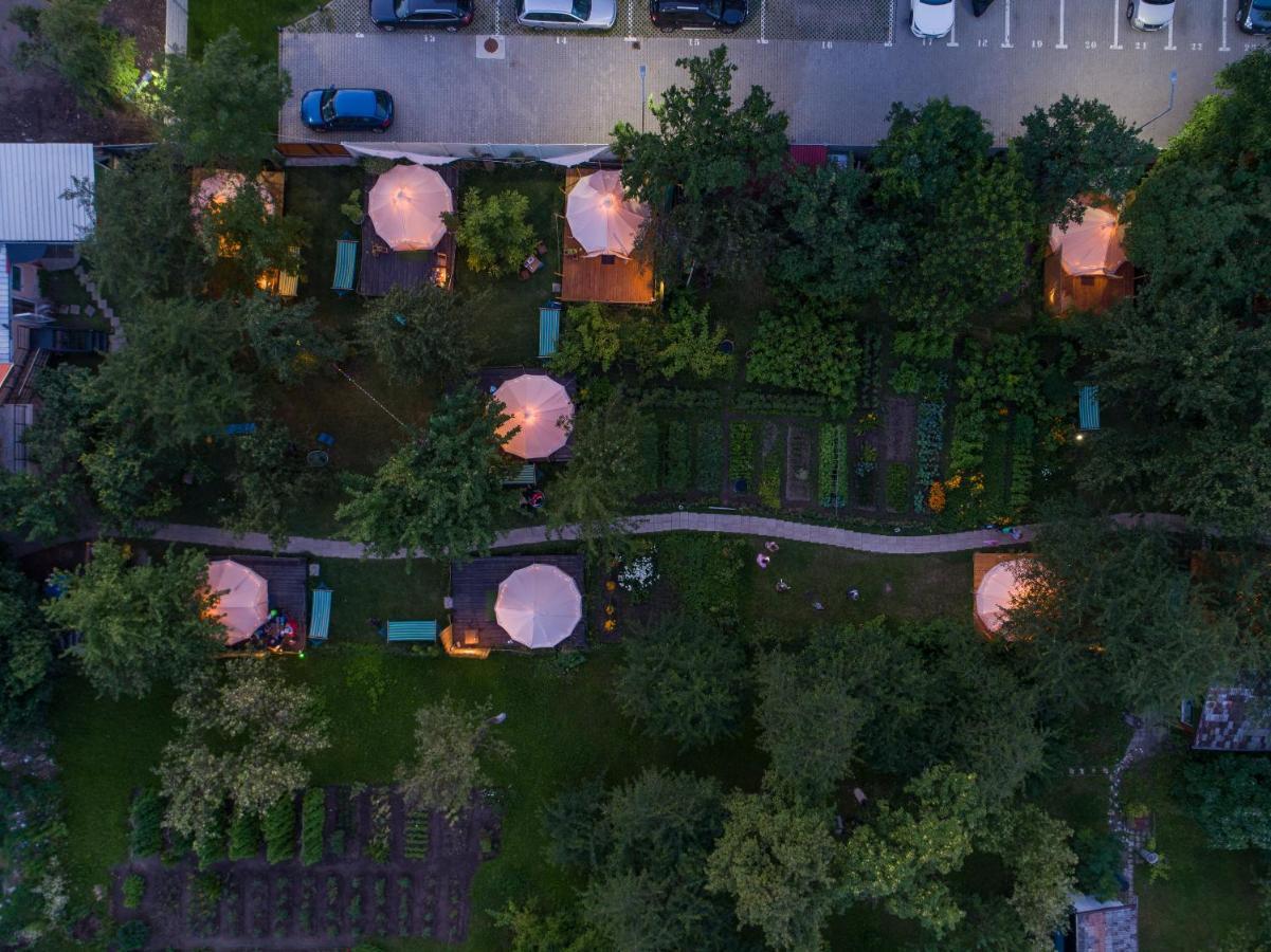 Dragonfly Gardens - The Wagons Hotel Brasov Ngoại thất bức ảnh